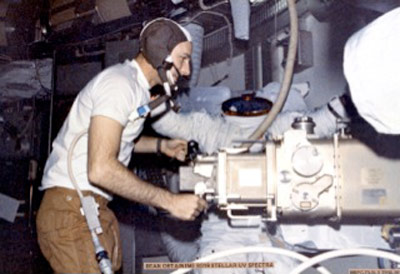 Alan Bean conducts experiment on Skylab 3
